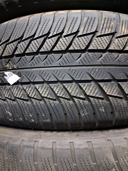 Anvelope second iarna 245 45 R19 Bridgestone RFT*