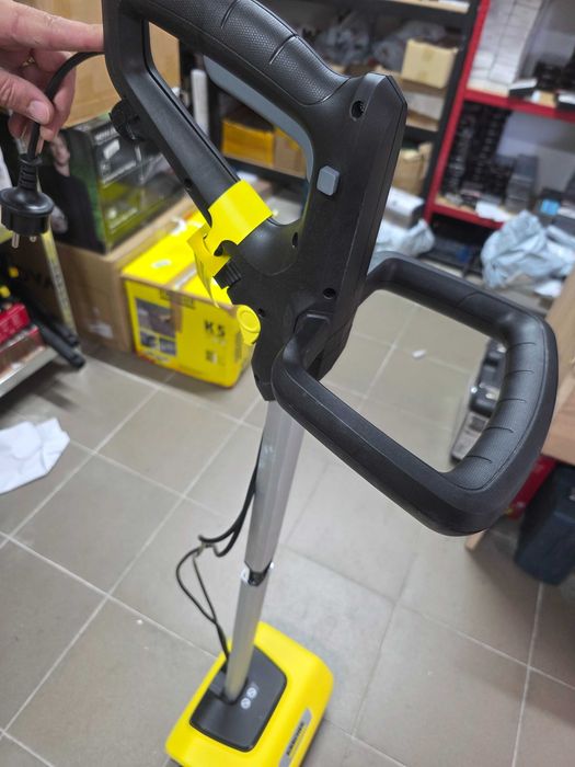 Karcher PCL 6 aparat de curatat patio Latime de lucru: 300 mm | Transfer lichid: 3 l/min | 300 W