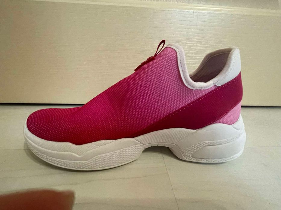 GUESS ориг.маратонки от Англия