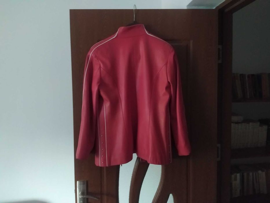Geaca dama de curloare rosie - marimea S