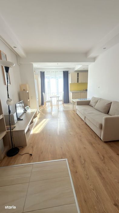 Apartament 2 camere, balcon spațios, vedere la piscină, în Cosmopolis