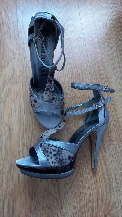 Дамски сандали с ток