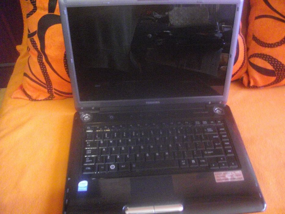 15,6" Лаптоп TOSHIBA Satellite A300-1NS-ЗА ЧАСТИ/ЗА РЕМОНТ-Не светва