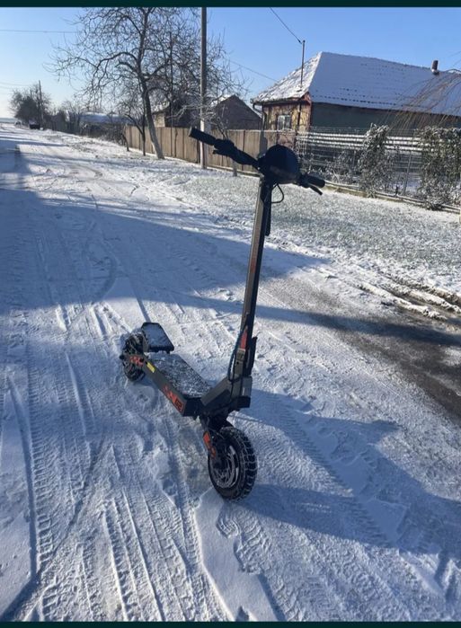 Vând trotineta kukirin g2