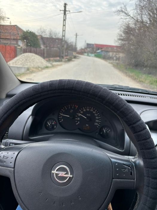 Se vinde Opel CORSA  motor 1.2 benzina