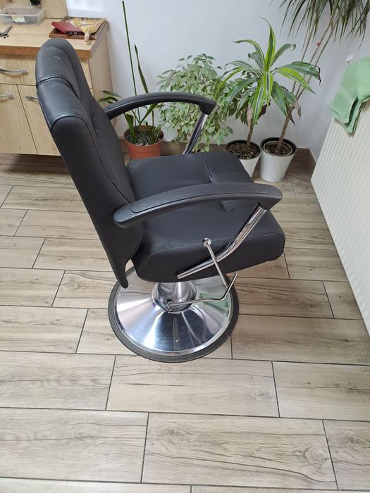 Vând 3 buc scaun de frizer