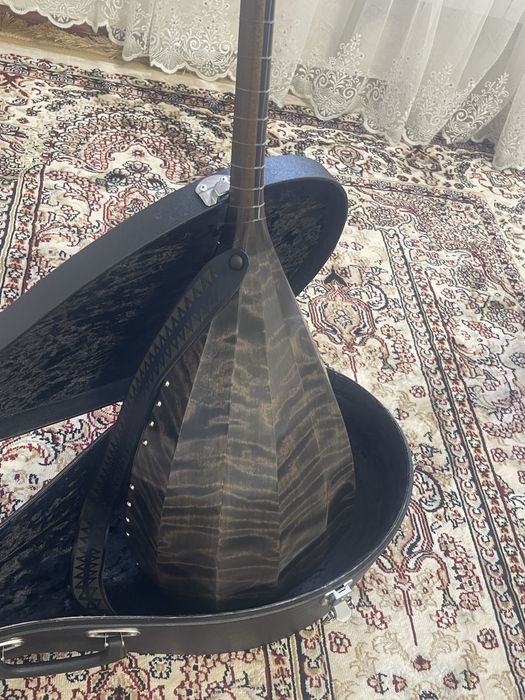 Кәсіби домбыра  срочно продам