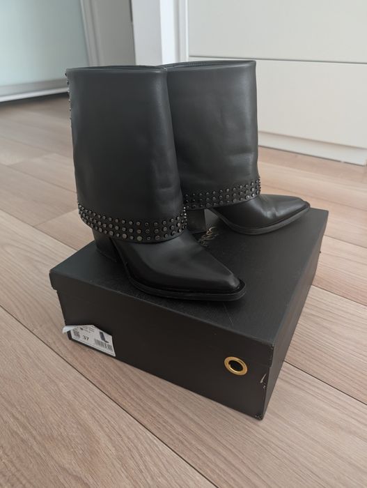 Vând botine IlPasso, negre, mărimea 37, purtate o singura data.