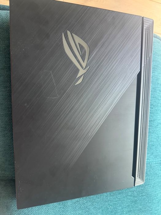 ASUS ROG Strix G15 — i7 / GTX 1660 Ti / 16GB / 144Hz