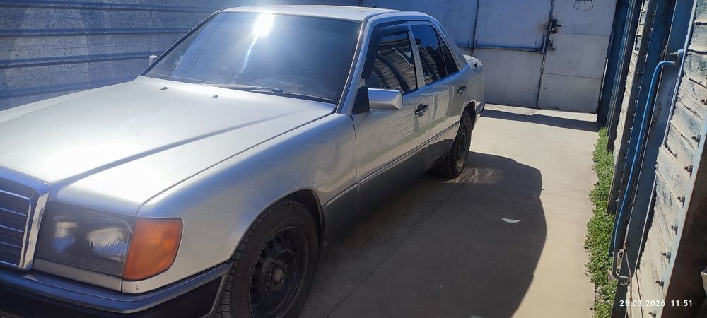 Мерседес 124 2.3