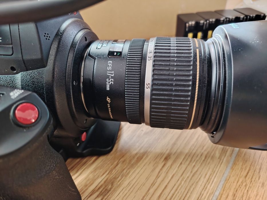 Camera video Canon C100 Mark II + obiectiv Canon efs 17-55/2.8
