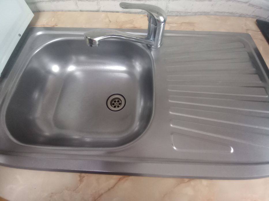 Vând chiuvetă inox bucătărie .