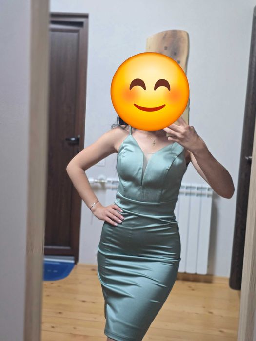 Официална зелена рокля