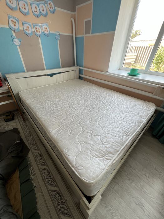 Продам кровать с матрасом