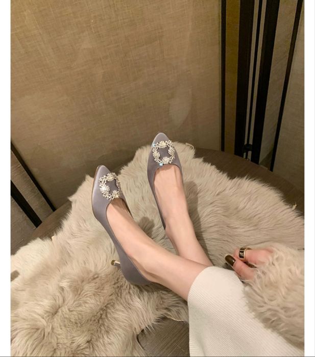 Вечерние туфли со стразой