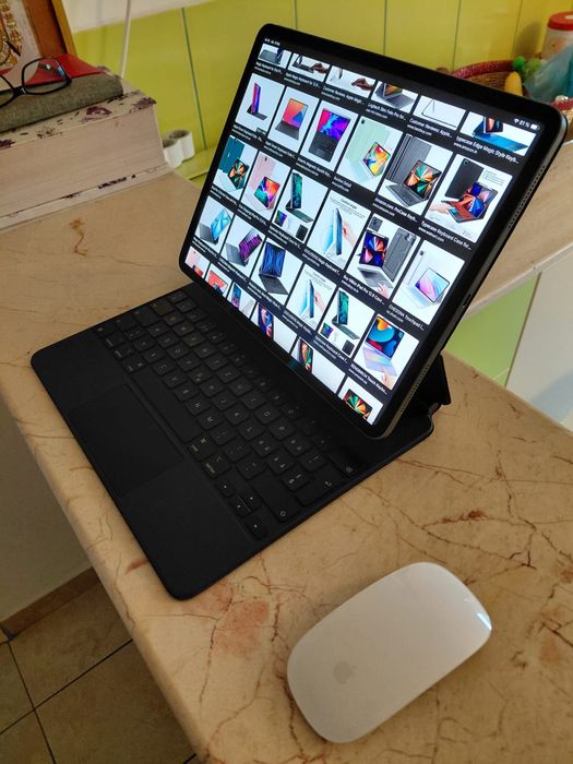 Ipad Pro 4th gen + Apple Magic Keyboard + Apple mouse