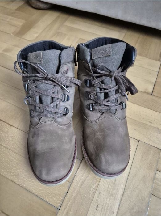 Ghete Clarks - Impermeabile Gore-Tex - 33 (22 cm)

Descriere companie: