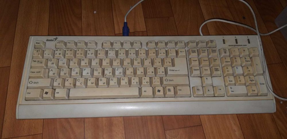 Продам клавиатуры и мыши нерабочие на запчасти