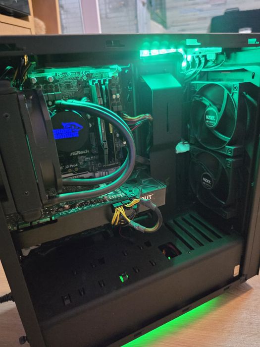 Геймърски Компютър Razer NZXT i7-7700K; 16GB RAM;