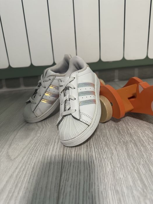 Adidas Superstar за момиче 26 1/2 номер