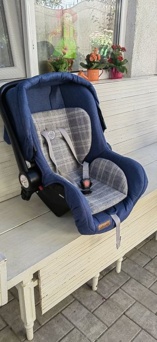 Vând cărucior 3in 1