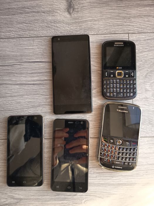 Lot de telefoane,funcționale și cu defecte