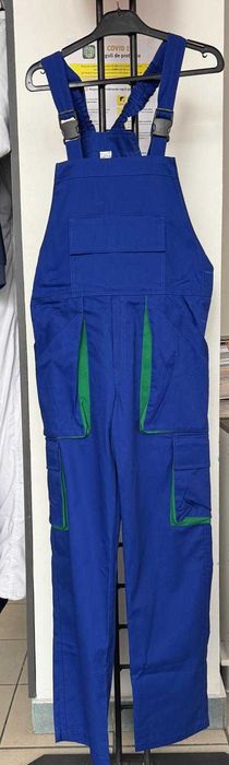 Pantaloni cu pieptar