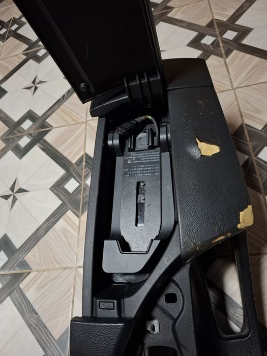 BMW e60 подлокотник
