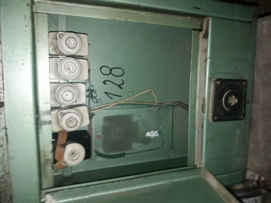 Еректро табло с бушони