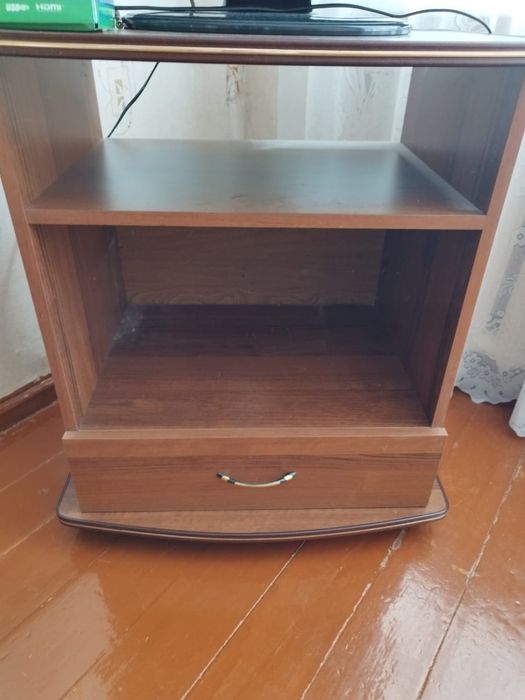 Продам тумбочку под телевизор