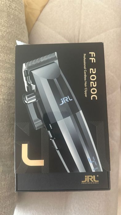 Mașină de tuns nouă în cutie