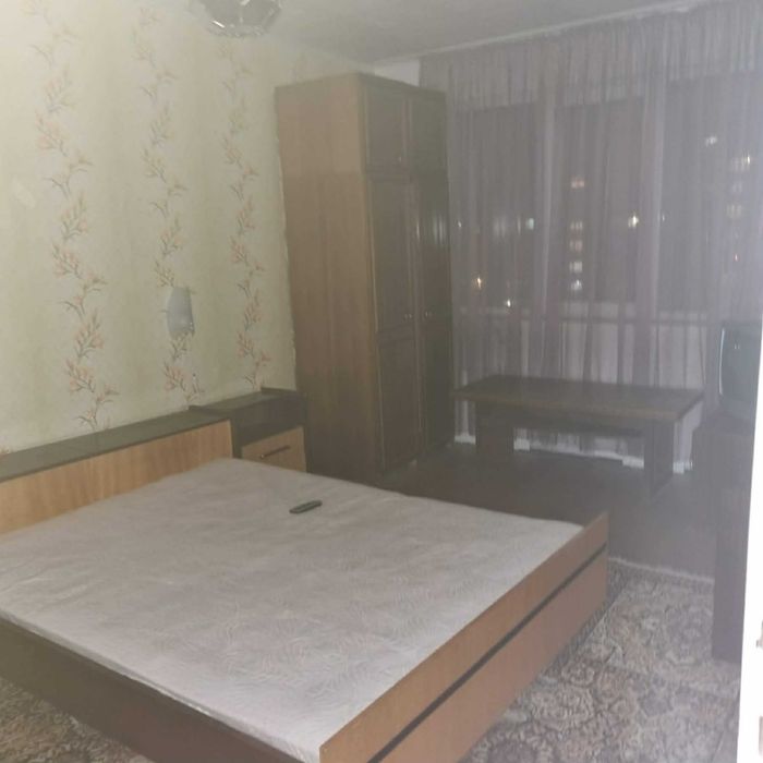 Отдава се под наем просторен тристаен апартамент – Центъ