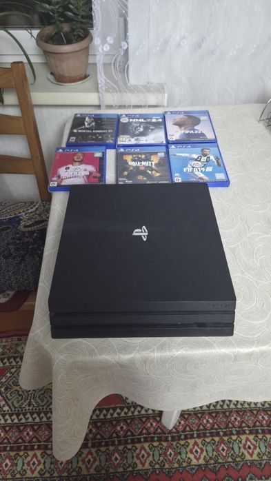Продам Playstation 4 Pro
