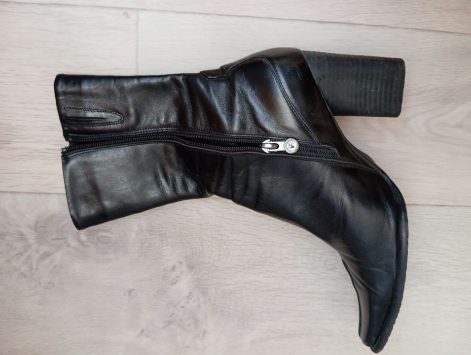 Сапоги осенние, кожа.