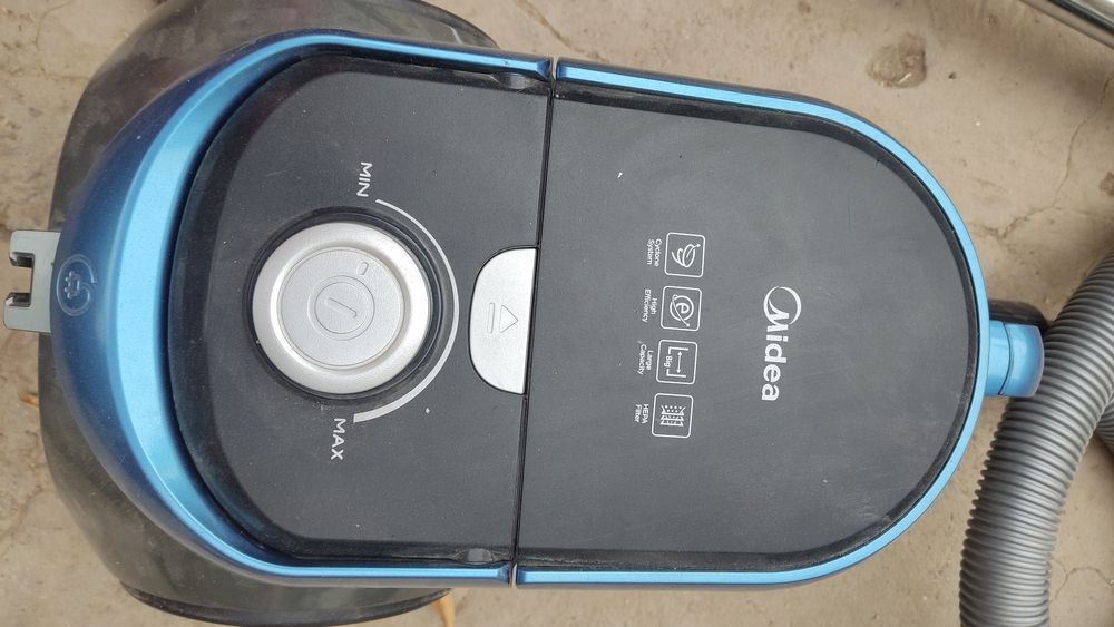 Продается пылесос Midea
