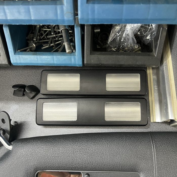 Черные элементы потолка bmw e34 бмв е34