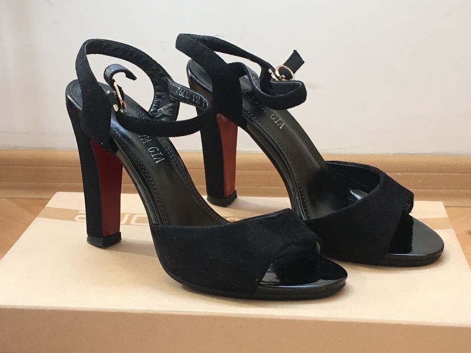 Продам женские туфли