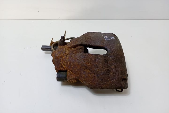 Etrier  dreapta fata Volkswagen VW Passat B5.5 (facelift) seria