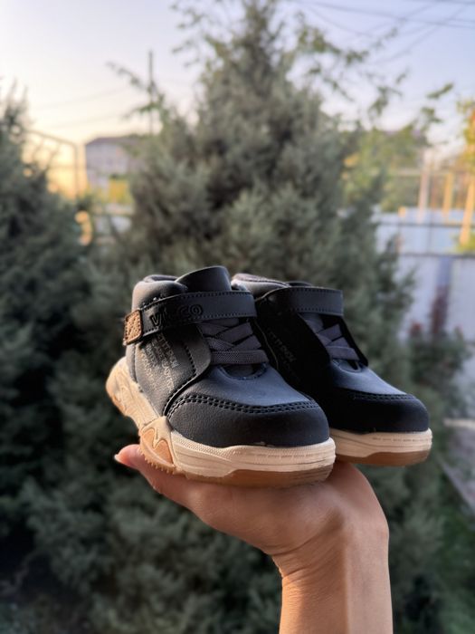 Продам детскую обувь