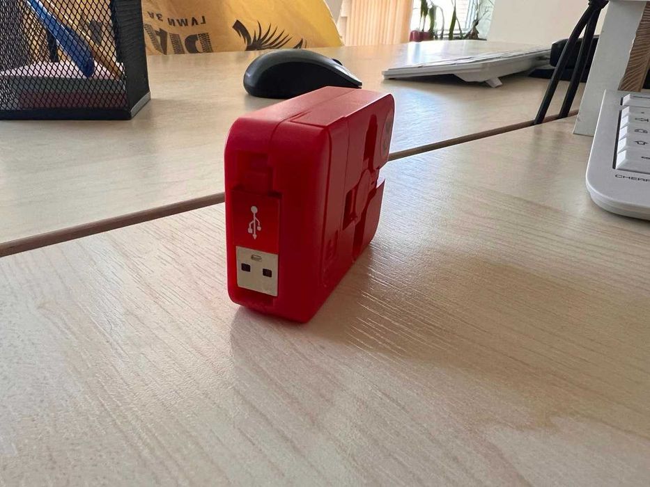 Компактно зарядно за телефон 3 в 1