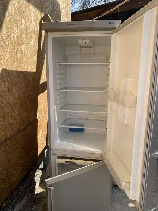 Холодильник бу продам LG