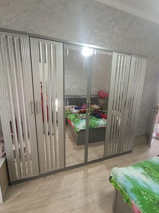 Mebel komplekt holati ideal yangi rangi kulrang