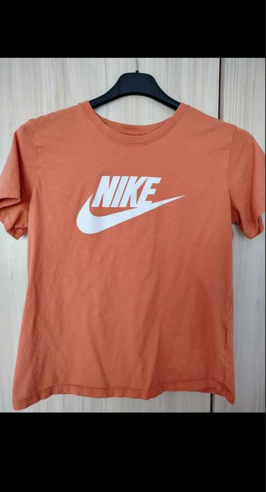 Запазена тениска на nike