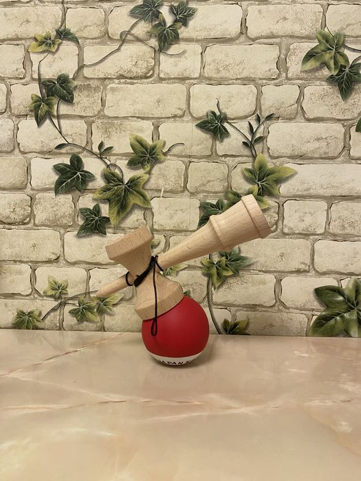 Kendama Japan cu bila mata su grip