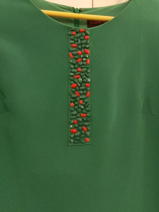 Платье б/у. Цвет зеленый.