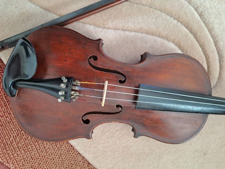 Vioară veche copie după Antonius Stradivarius + arcuș + cutie