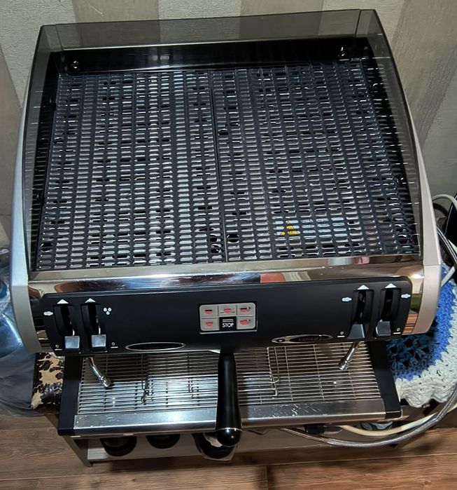 Профессиональная Кофемашина Faema