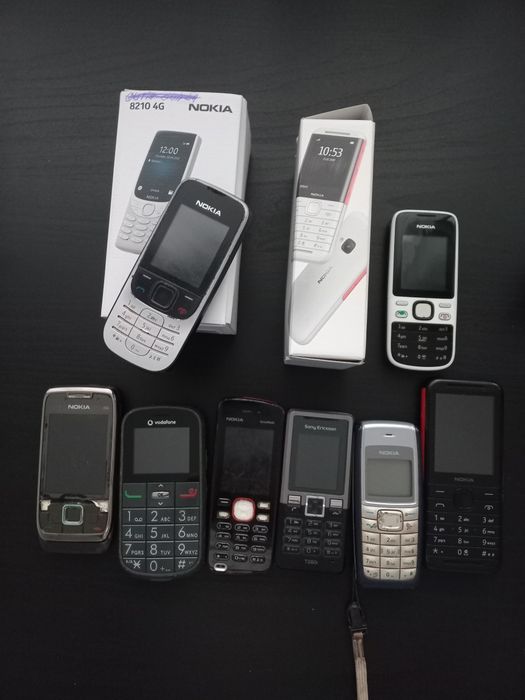 Lot 8 telefoane vechi pentru piese / colecție (Nokia, Sony Ericsson)