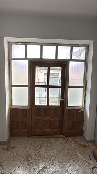 Usa lemn masiv esenta tare (stejar)