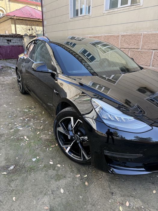 Tesla model 3 standart